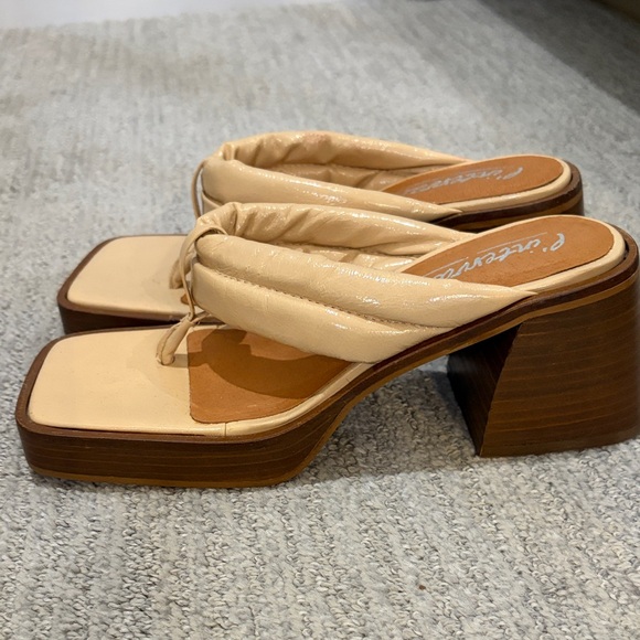 L'INTERVALLE Beige Square-Toe Sandals - Picture 2 of 3